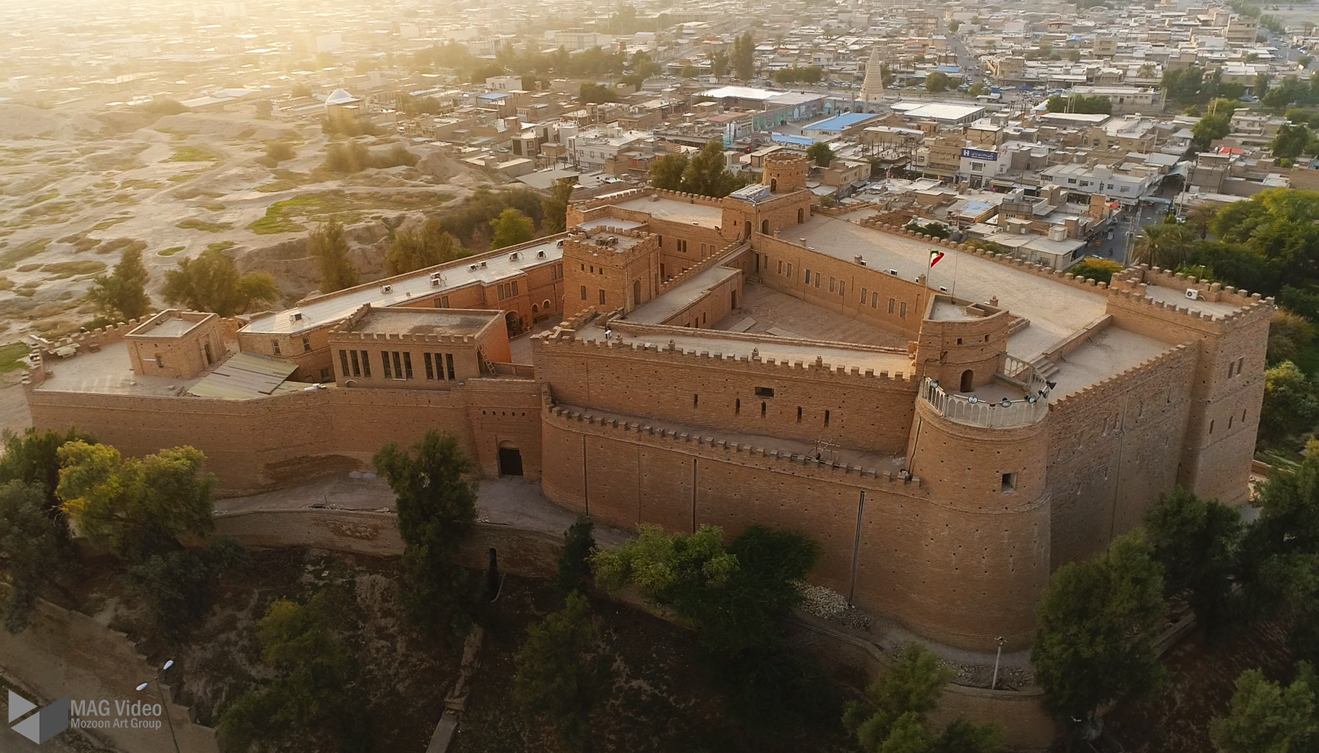  قلعه تاریخی شوش، یک سازه آجری سنگی است که در اواخر قرن نوزدهم میلادی، به دستور فرانسوی ها و با معماری حاج مصطفی صنیعی دزفولی، بر روی مرتفع ترین نقطه شهر ساخته شد. عکاس: کورش موزونی 